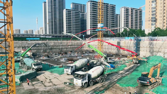 31小時，7000方！特固德商砼圓滿完成中建二局跨國區(qū)域總部集聚區(qū)項目1#樓筏板混凝土供應任務(wù)